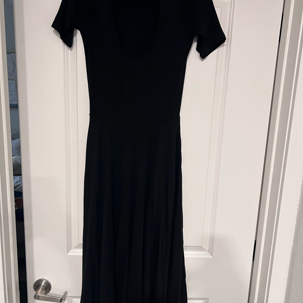 Reformation Black Scoop-Neck Short Sleeve Midi